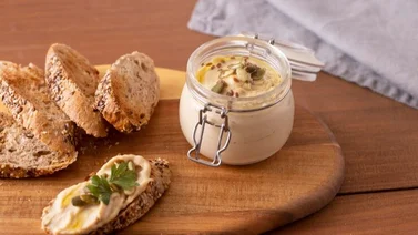 Paté de hígado con cinco ingredientes: ideal para llevar a un compartir o disfrutar en casa