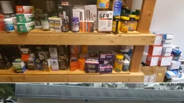 Arrestan a empleados de una casa de empeño en Florida: compraban prendas a ladrones 