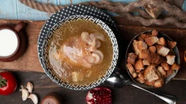 Más colágeno contra las arrugas: receta sencilla para caldo casero milagroso