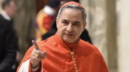 Cónclave papal: El Cardenal "corrupto" despedido por el papa Francisco ahora quiere elegir al nuevo Santo Padre