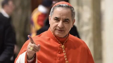 Cónclave papal: El Cardenal "corrupto" despedido por el papa Francisco ahora quiere elegir al nuevo Santo Padre