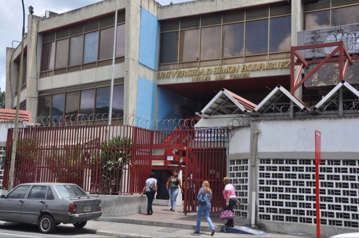 Jornada de entrega gratuita de medicamentos en la UNERS: dirigida a la comunidad de dicha casa de estudios Jornada de entrega gratuita de medicamentos en la UNERS: dirigida a la comunidad de dicha casa de estudios