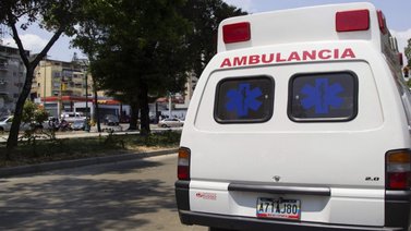 Funcionaria policial es arrollada por un motorizado: prestaba asistencia en un accidente de tránsito