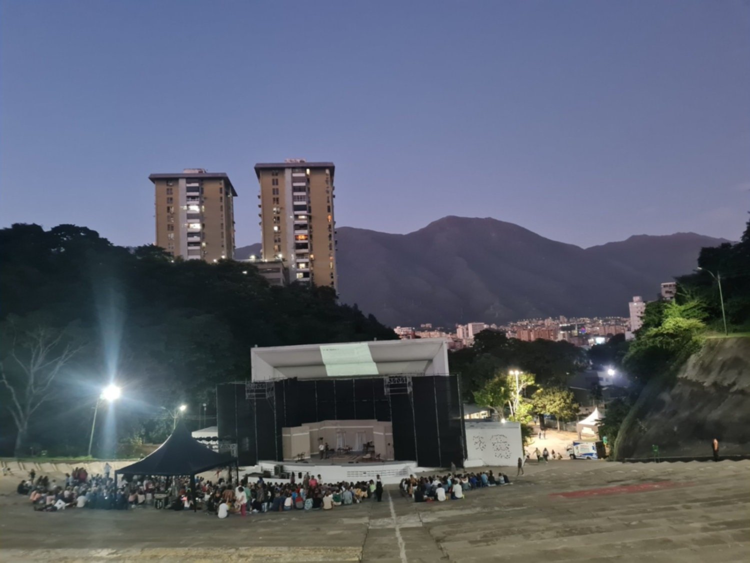 Proyectarán a cielo abierto la película Cónclave en Baruta: entrada gratis