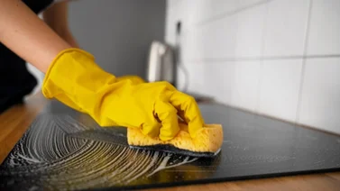 Vitrocerámica: este error de limpieza la puede rayar sin que te des cuenta