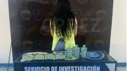 Detienen a mujer que vendía alimentos vencidos para niños: le incautan varios productos 