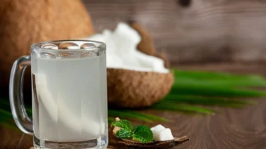 Agua de coco: así debes consumirla para desinflamar el abdomen en 15 días
