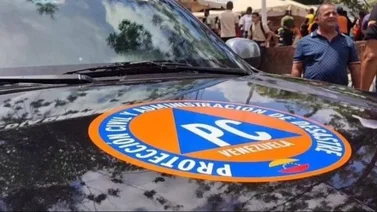 Camioneta vuelca en una playa tras salirse de la vía: mueren dos mujeres en aparatoso accidente