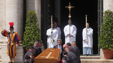 Papa Francisco rompe la tradición: féretro llega a la Basílica Santa María la Mayor para su entierro