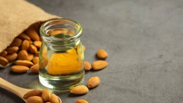 ¿Tienes el cabello reseco? Aprende a preparar una efectiva mascarilla hidratante a base de aceite de almendras