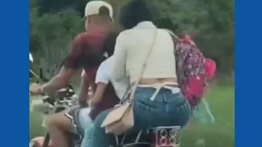 Sancionarán a una pareja por “imprudencia” en Carabobo: se trasladaban con dos niños en una moto