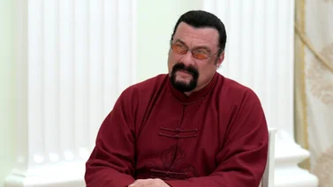 De superestrella de Hollywood a guardián de la frontera: Steven Seagal ahora ayuda a detener migrantes en Florida