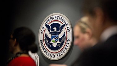 Recibió un correo para que abandonara USA, pero ella es ciudadana estadounidense y abogada: los detalles
