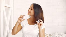 Haz tu perfume a base de vodka: sencilla receta casera con solo 3 ingredientes