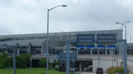 Ajustan tarifa para estacionar en aeropuerto de Austin: estos son los precios más económicos