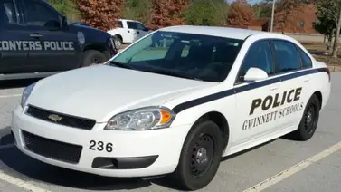 Un policía muerto y otro herido tras ataque armado: conductor de casa rodante les disparó Un policía muerto y otro herido tras ataque armado: conductor de casa rodante les disparó