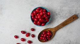 Entérate cuáles son los tres beneficios del arándano rojo para la piel