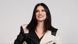 Laura Pausini interpreta la versión balada de “Turista” de Bad Bunny: La escuché y me enamoré al instante