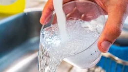 Legisladores aprueban eliminar este compuesto químico del agua potable en Florida: es también utilizado para el cuidado dental