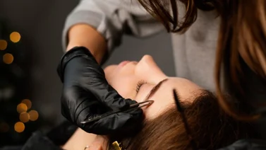 Sin tintes en las cejas: aceite casero milagroso para ocultar las arrugas en tu mirada