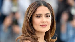 Salma Hayek defiende a migrantes en Estados Unidos y resalta su impacto económico: Los latinos son la esperanza en este país