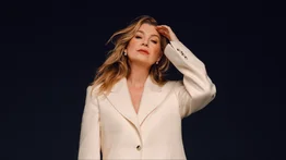 Ellen Pompeo recibe estrella en el Paseo de la Fama de Hollywood junto a su familia