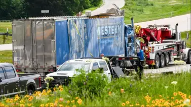 Texas: miles de monedas de centavos quedan regadas en la carretera tras accidente de tránsito Texas: miles de monedas de centavos quedan regadas en la carretera tras accidente de tránsito