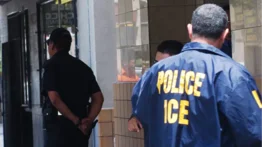 Denuncian que ICE usa el servicio postal para rastrear indocumentados: hay más de 100 detenidos con este método
