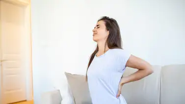 Alivia el dolor de espalda sin necesidad de medicamentos: este es el ungüento milagroso a base de árnica que debes aplicarte Alivia el dolor de espalda sin necesidad de medicamentos: este es el ungüento milagroso a base de árnica que debes aplicarte