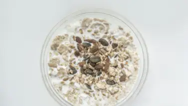 Adiós al mito del desayuno ¿Por qué la ciencia ahora recomienda cenar avena para mejorar la salud? Adiós al mito del desayuno ¿Por qué la ciencia ahora recomienda cenar avena para mejorar la salud?