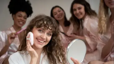 Iconos de estilo y tendencias: conoce las claves de maquillaje que Zendaya y Miley Cyrus impusieron Iconos de estilo y tendencias: conoce las claves de maquillaje que Zendaya y Miley Cyrus impusieron