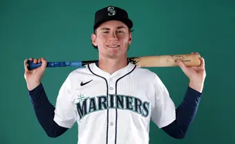 Contrato récord: Colt Emerson firma por 95 millones de dólares sin haber debutado en MLB