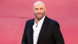 ¡Nueva faceta! John Travolta escala en Hollywood y presenta su nuevo rol en el Festival de Cannes   