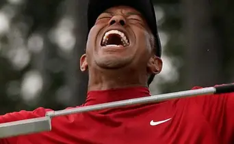 ¡Esposado! El video de Tiger Woods que le da la vuelta al mundo