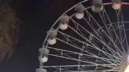 Las impactantes imágenes del colapso de una rueda de la fortuna en India: decenas de heridos