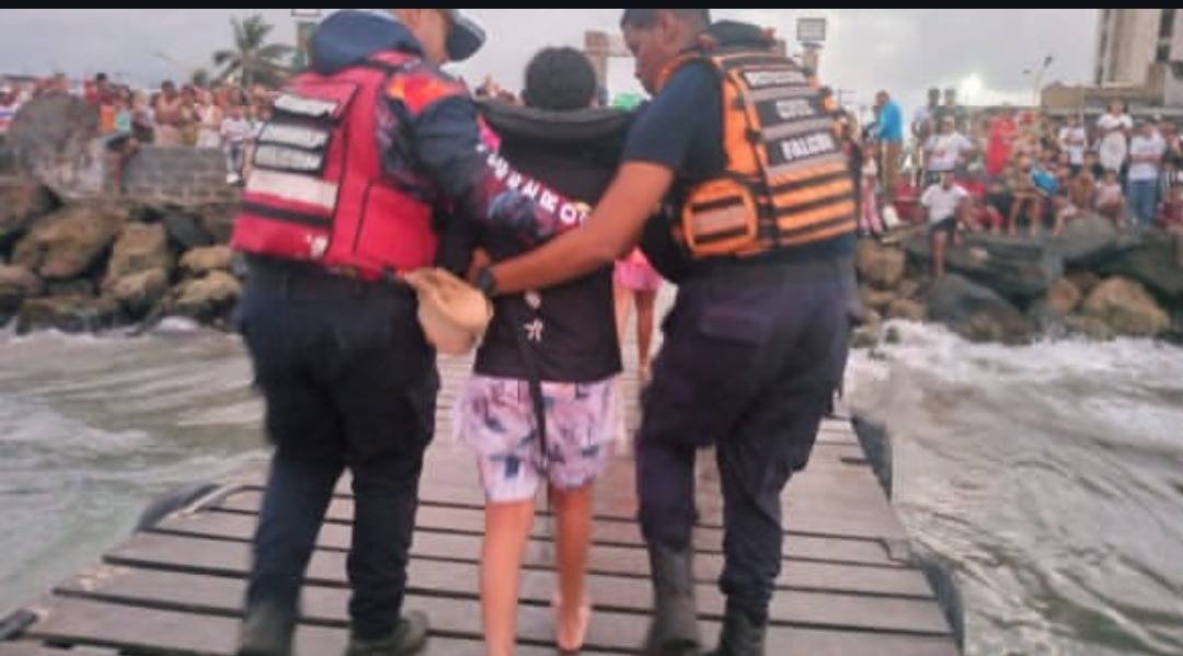 Fuerte oleaje voltea lanchas con turistas en Chichiriviche: revelan listado de los heridos