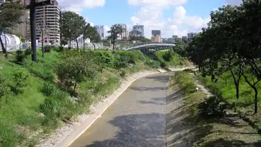 Extraen un cuerpo sin vida en las riberas del Guaire: se trata de una mujer Extraen un cuerpo sin vida en las riberas del Guaire: se trata de una mujer