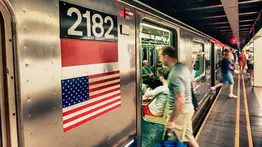 En imágenes: golpean a dos venezolanos en el metro de Nueva York