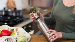Trucos efectivos para mantener las botellas de agua siempre desinfectadas: higiene en el hogar en simples pasos