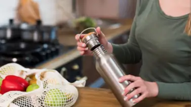 Trucos efectivos para mantener las botellas de agua siempre desinfectadas: higiene en el hogar en simples pasos Trucos efectivos para mantener las botellas de agua siempre desinfectadas: higiene en el hogar en simples pasos