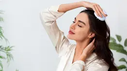 Esta es la nueva ciencia que conecta la salud capilar con el bienestar integral: el secreto para vivir más y mejor