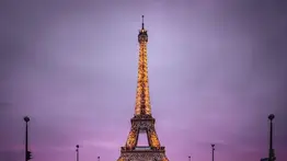 De París a tu casa: la oportunidad de oro para comprar una parte real de la Torre Eiffel