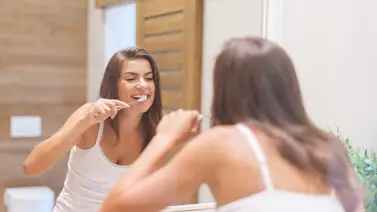 Elimina el sarro de los dientes con esta fórmula natural: prepárala en casa con un producto muy popular de uso cotidiano Elimina el sarro de los dientes con esta fórmula natural: prepárala en casa con un producto muy popular de uso cotidiano