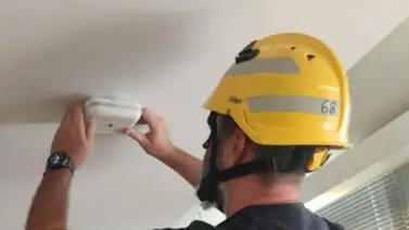 Departamento de Bomberos de Tampa y la Cruz Roja instalan detectores de humo gratuitos: conozca cómo solicitarlos Departamento de Bomberos de Tampa y la Cruz Roja instalan detectores de humo gratuitos: conozca cómo solicitarlos