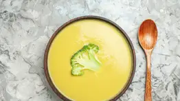 Deliciosa y económica combinación: crema de zanahoria y brócoli con menos de 10 ingredientes