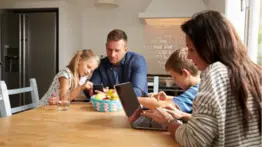 Sepa cuánto debe ganar una familia para ser "clase media-alta" en EEUU este 2026