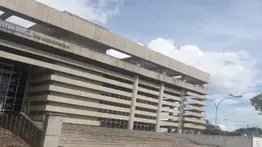 Incendio en sede de la Universidad Bolivariana: así se desarrolla el incidente