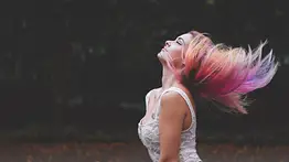  Cuida tu cabello decolorado con este aceite natural rico en vitaminas: conoce cómo debes aplicarlo para aprovechar sus propiedades