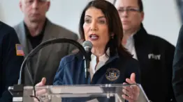 Escuelas y hospitales blindados: El plan de la Gobernadora de Nueva York contra las detenciones de ICE