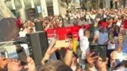 En video: así fue el abrazo de Carlos Baute y Maria Corina Machado en Madrid